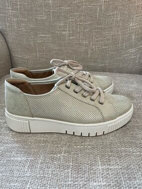 SOUL Naturalizer Women's Lace Up Beige Sneakers - NWOT